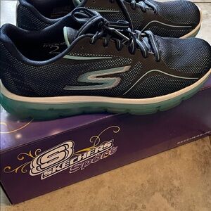 Women’s Skechers Navy and Teal Athletic Shoes size 9.5- LIKE NEW!